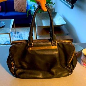 Beautiful Marc By Marc Jacobs leather purse w/ shoulder strap.